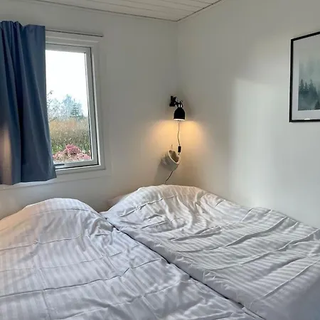 別荘 Niels' Hyggelige Sommerhus Pa Bogo Bogø By