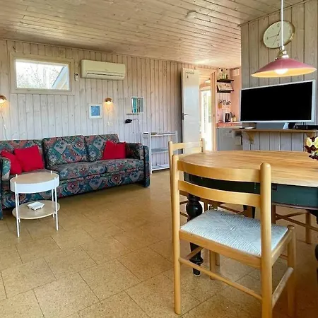 Niels' Hyggelige Sommerhus Pa Bogo 別荘 Bogø By